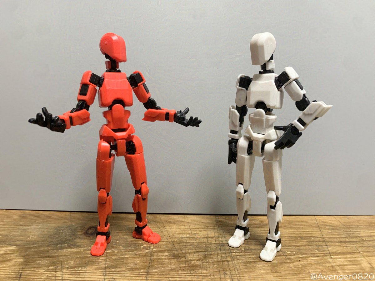 Avenger_pic's tweet photo. 前に話題になってた(？)100均のアクションフィギュア買ってみた

所詮は100均なので成形は甘い気もするけど
接着剤無しでちゃんと組み上がるしポーズもかなり自由度あってポテンシャルは100円以上の価値はありそう

デッサン人形としても使えそう https://t.co/U8diVtCCdX