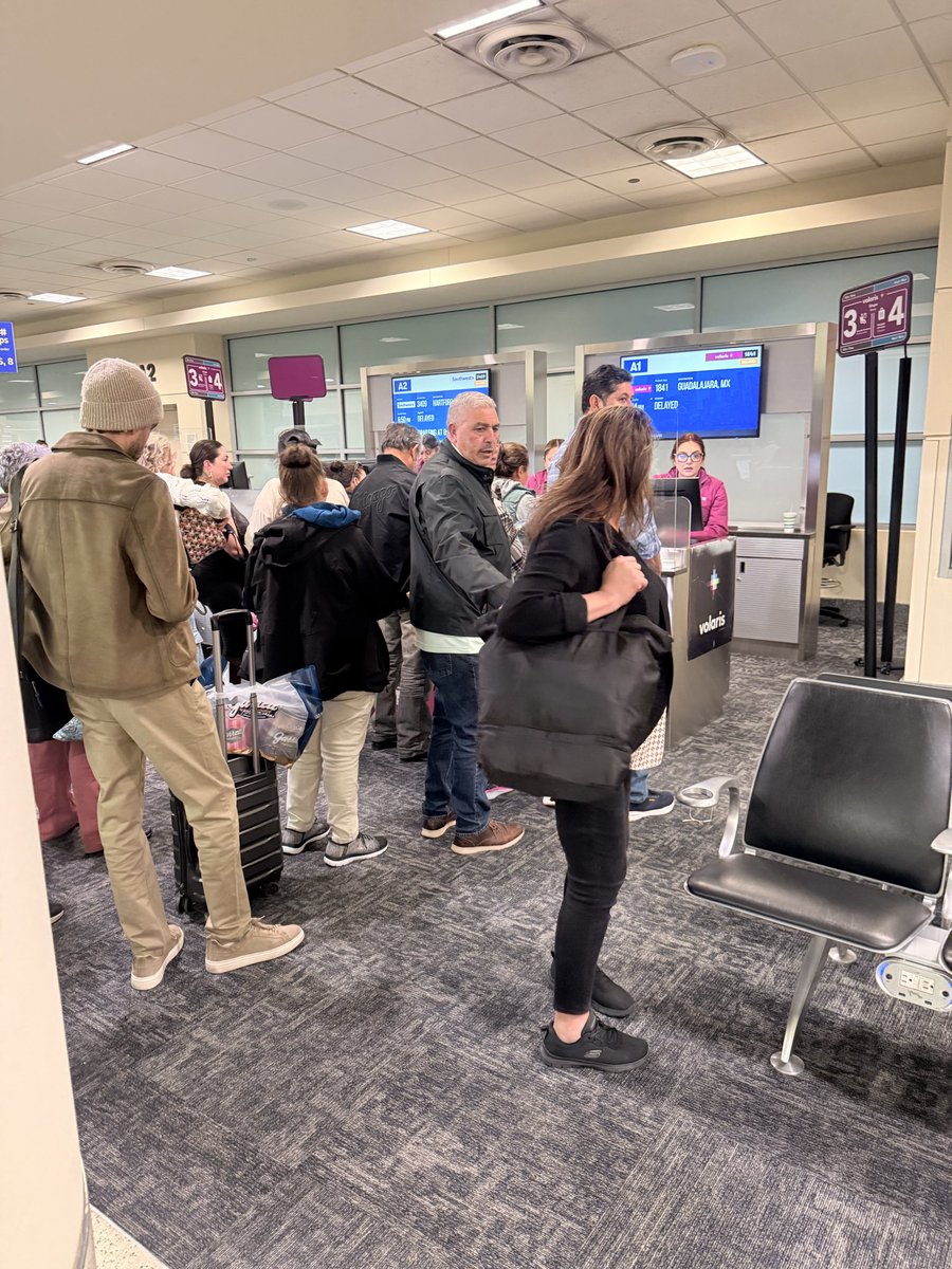 nahfer_gdl's tweet photo. @Profeco pues en @viajaVolaris cancelaron mi vuelo de regreso a Guadalajara, y como siempre no quisieron cumplir con la Ley de Aviación Civil art. 47 Bis bajo las que están sujetos, me ayudan de favor ? 🙏 https://t.co/RypY3hYpQJ