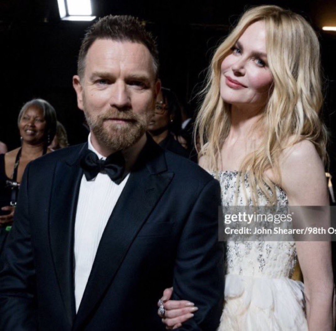 brikenobi's tweet photo. do they know it’s legal for him to get a divorce and then finally hard launch together after 25 years? https://t.co/b7d7SPs2d2