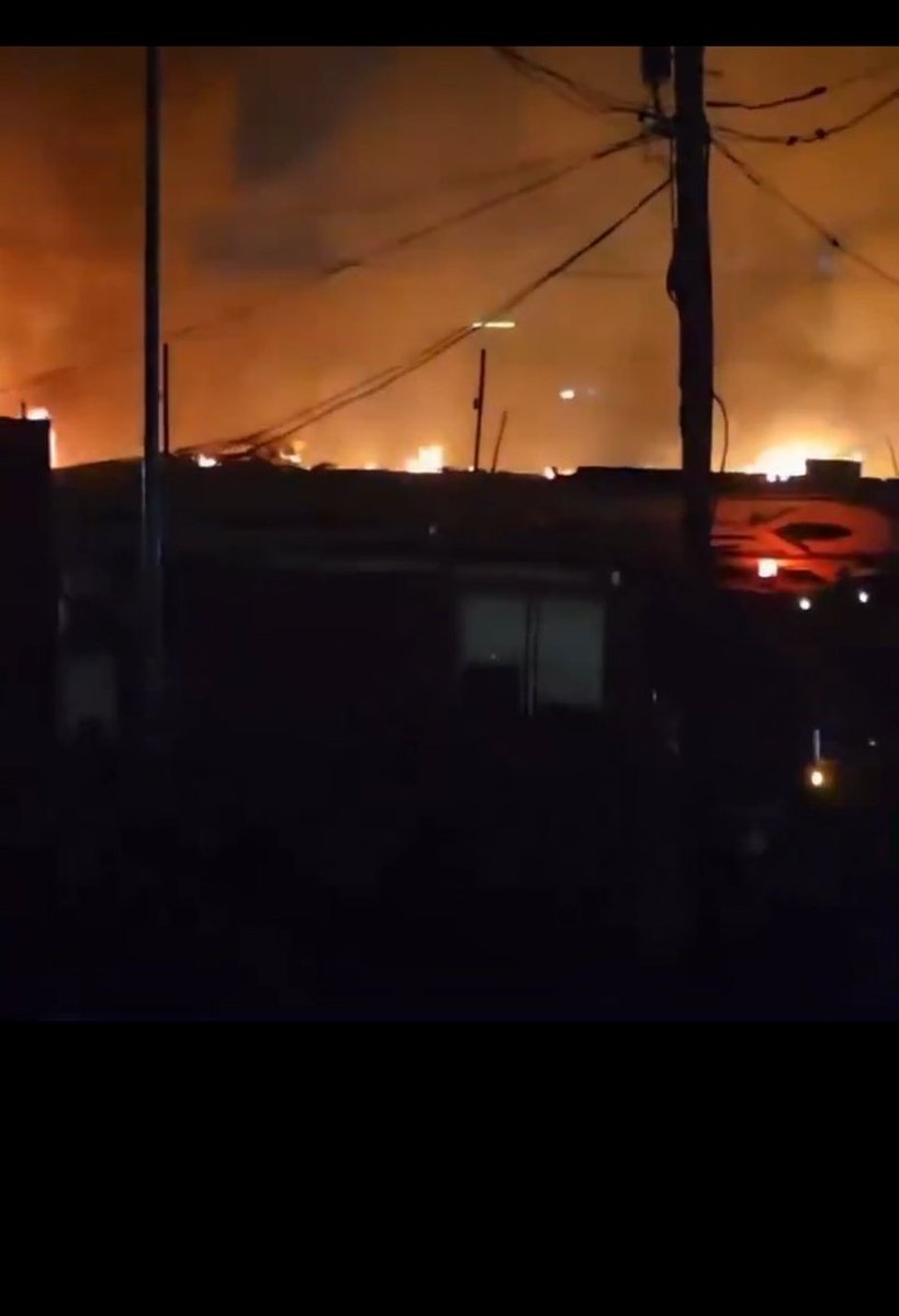 A fire gutted parts of Katwe Market, leaving a lot of property destroyed.

Lest we forget, a few months ago during the presidential campaigns, each building in Katwe had a Uganda 🇺🇬. Now you know what I mean.

Anyway, the Uganda Police Fire Brigade is at the scene working to