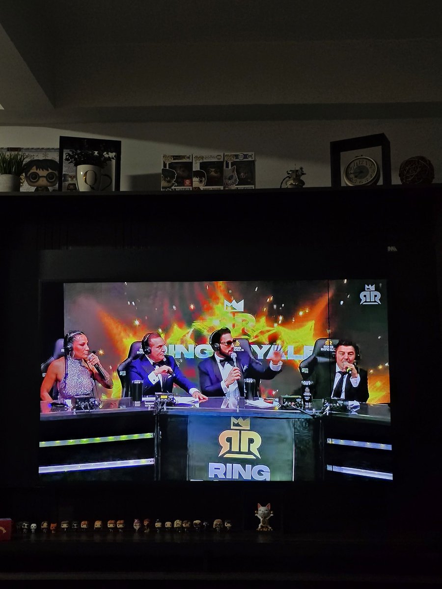 LQuevedoGT's tweet photo. Adelantaron la estelar porque ya es muy noche para ese par de viejos 🤣

Lo sé porque yo ya tengo sueño 😪  #ringroyale https://t.co/Wd0Cbv97Hh