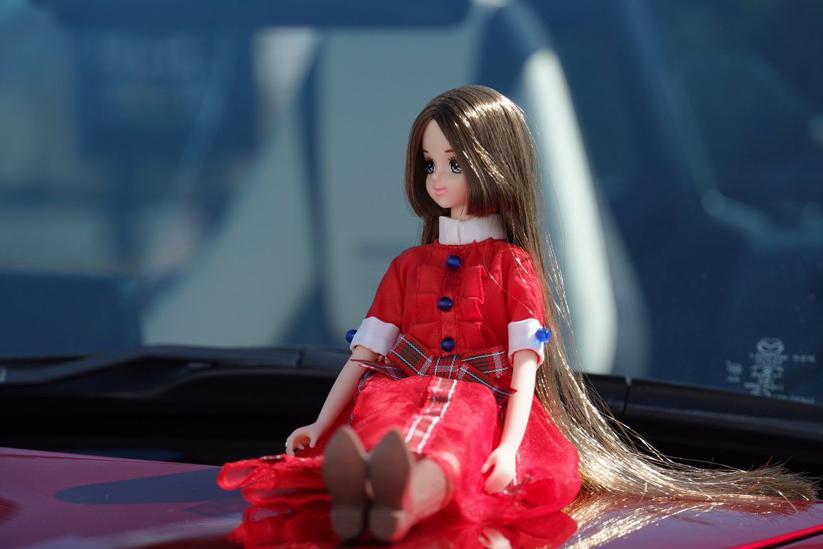 Jey2jen's tweet photo. ドライブ日和になってきました🚗
車とお揃いの色のお洋服を
あやのさんに着せて📷️✨
#ジェニーフレンド　#あやの　#タカラトミー　#人形写真 https://t.co/1MEWPVoRTa