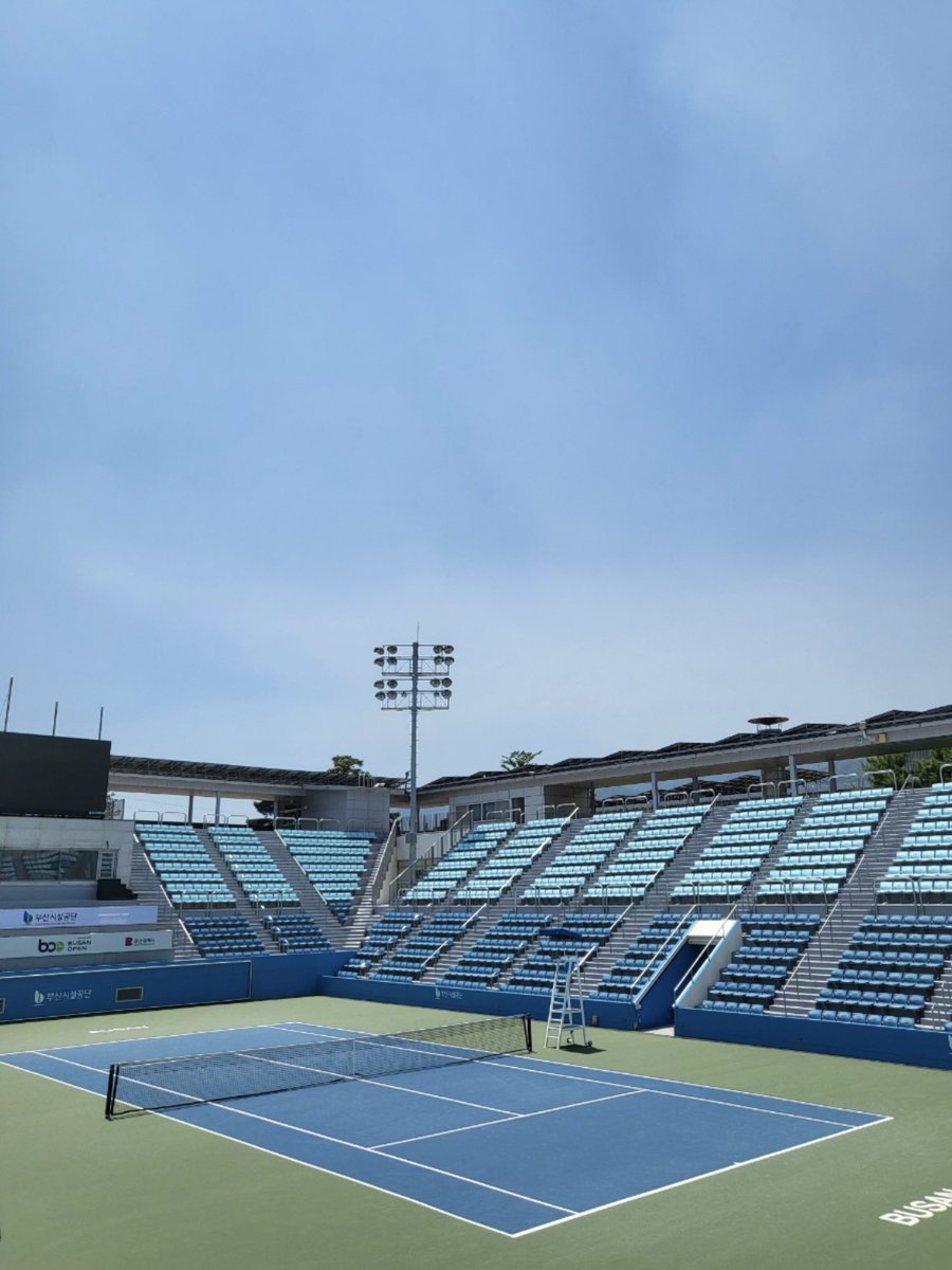 테니스장 여긴가보네 코트색도 옙브다.. 테니스치는 유도진 다각도 축복이 오길