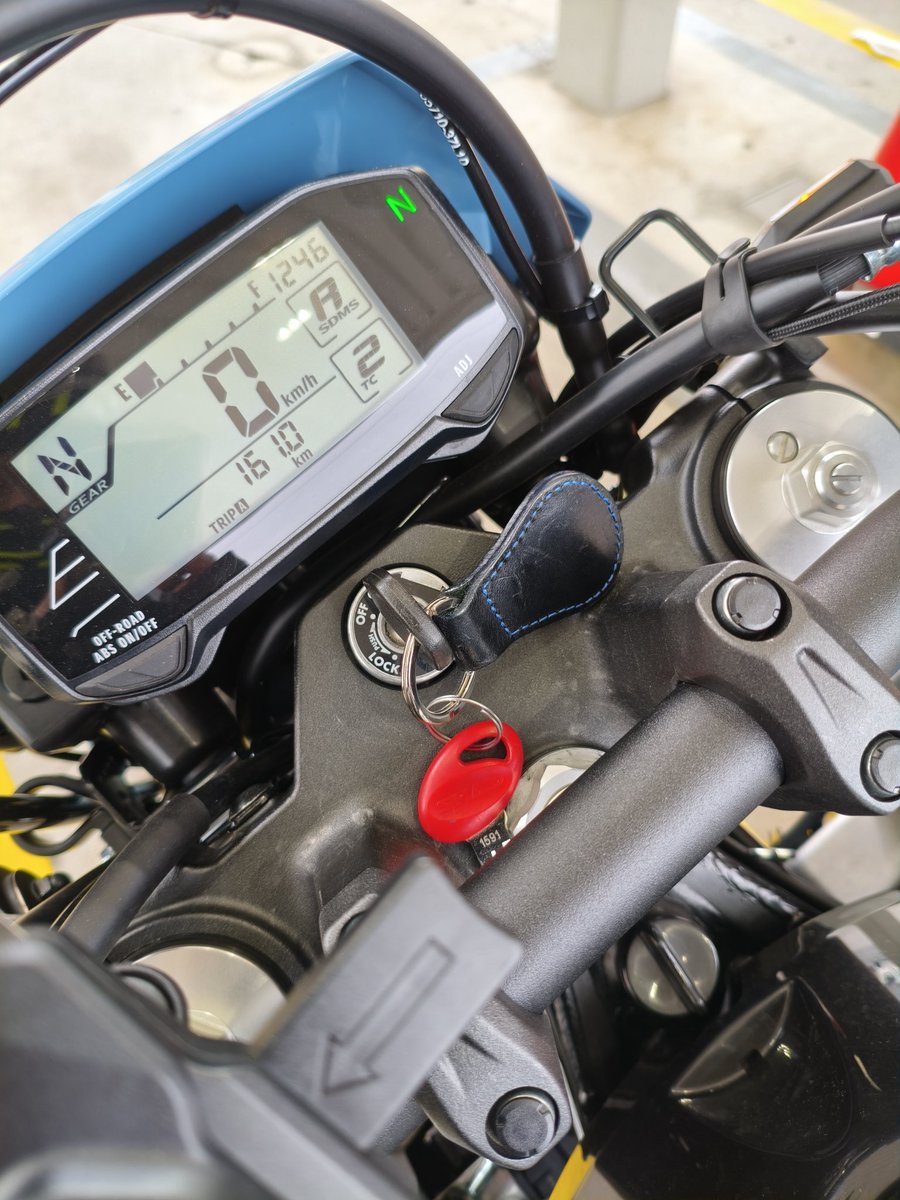 NiheiGohan's tweet photo. 燃費記録その5

走行距離　161.0km
燃費表示　28.1km/L
給油量　6.88L
実燃費　23.4km/L（小数点第2位四捨五入）
#DRZ4SM

何度給油の記録を取っても表示と実燃費に大体15%前後の誤差が出る
とは言っても誤差と呼ぶには差が大きいので、より実燃費に近い数値が表示されるようなリコール来ないかしら？ https://t.co/emdXz7E4g7