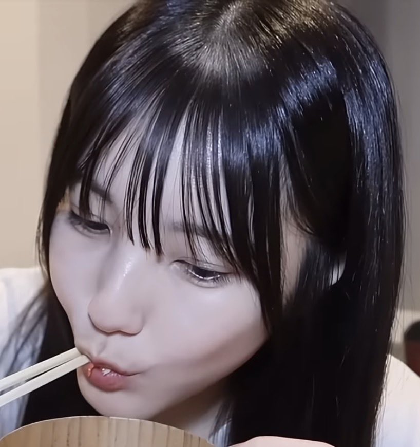 not_subbb's tweet photo. 美味しそうに食べるね💕💕 https://t.co/FIaP1i3v9e