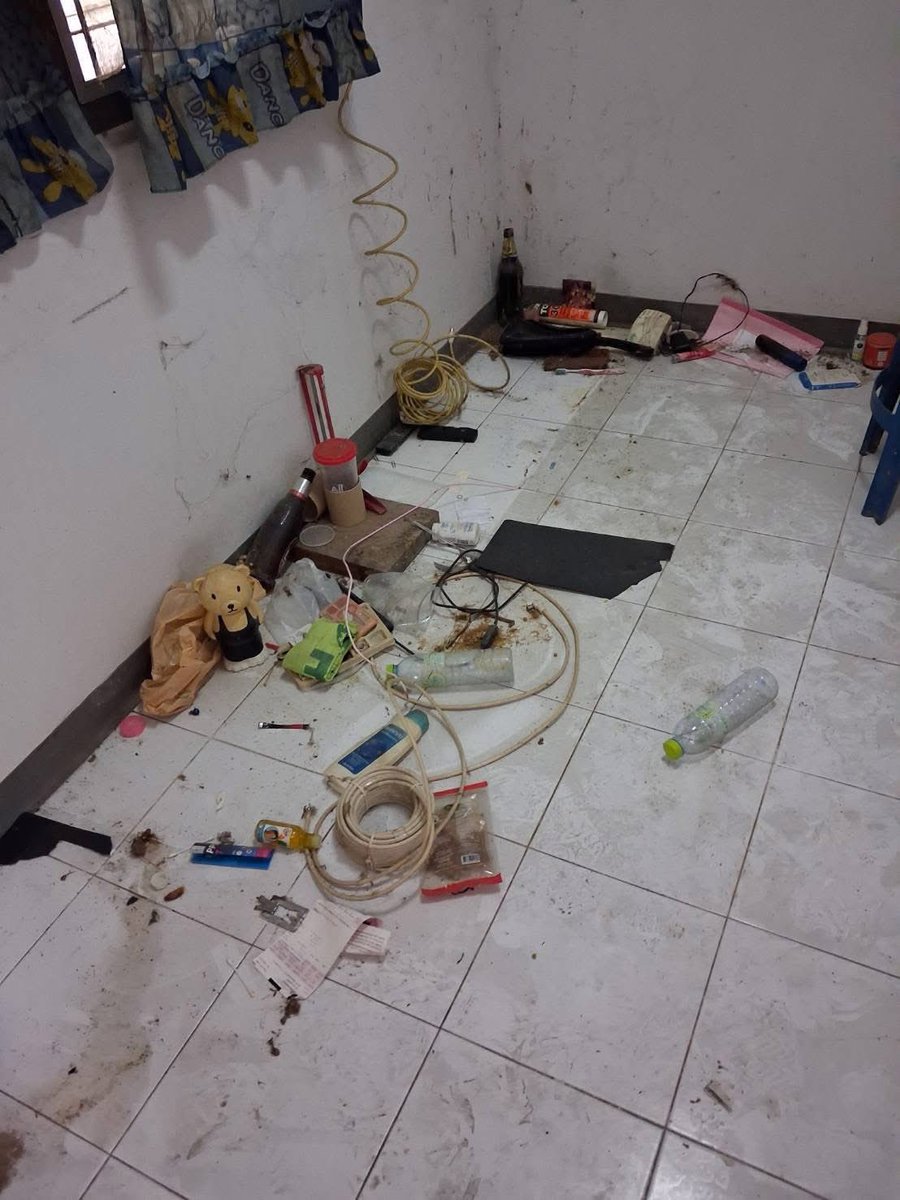 คุณเชื่อไหม ห้องนี้ยังมีคนอาศัยอยู่ อายุเพียง 24 ปีเท่านั้น ทำงานบริษัทใหญ่โต😑