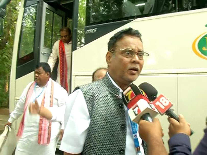 otvkhabar's tweet image. #ଭୁବନେଶ୍ୱରରେ_ବିଜେପି_ବିଧାୟକ_ମନ୍ତ୍ରୀ
-ପାରାଦୀପରୁ ଆସି ଭୁବନେଶ୍ୱରରେ ପହଞ୍ଚିଲେ ବିଜେପି ବିଧାୟକ ଓ ମନ୍ତ୍ରୀ
-ବିଧାୟକ ଓ ମନ୍ତ୍ରୀଙ୍କ ସହିତ ଅଛନ୍ତି ସଂଗଠନ ସମ୍ପାଦକ ମାନସ ମହାନ୍ତି
-ରାଜ୍ୟ ବିଜେପି ପ୍ରଭାରୀ ବିଜୟ ପାଲସିଂ ତୋମାର, ସହପ୍ରଭାରୀ ଲତା ଉସେଣ୍ଡି ଉପସ୍ଥିତ
#Bjp #MLA #Minister #BijayPalSinghTomar #LataUsendi