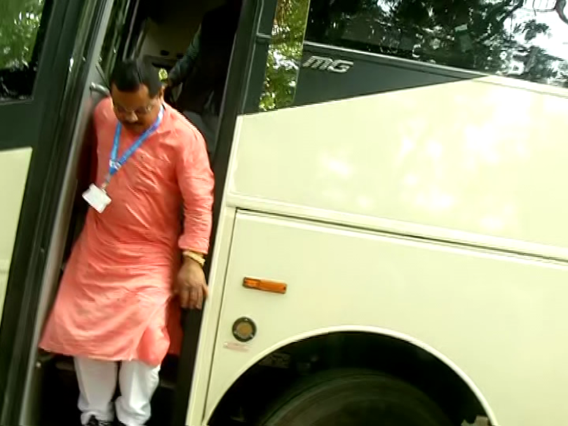 otvkhabar's tweet image. #ଭୁବନେଶ୍ୱରରେ_ବିଜେପି_ବିଧାୟକ_ମନ୍ତ୍ରୀ
-ପାରାଦୀପରୁ ଆସି ଭୁବନେଶ୍ୱରରେ ପହଞ୍ଚିଲେ ବିଜେପି ବିଧାୟକ ଓ ମନ୍ତ୍ରୀ
-ବିଧାୟକ ଓ ମନ୍ତ୍ରୀଙ୍କ ସହିତ ଅଛନ୍ତି ସଂଗଠନ ସମ୍ପାଦକ ମାନସ ମହାନ୍ତି
-ରାଜ୍ୟ ବିଜେପି ପ୍ରଭାରୀ ବିଜୟ ପାଲସିଂ ତୋମାର, ସହପ୍ରଭାରୀ ଲତା ଉସେଣ୍ଡି ଉପସ୍ଥିତ
#Bjp #MLA #Minister #BijayPalSinghTomar #LataUsendi