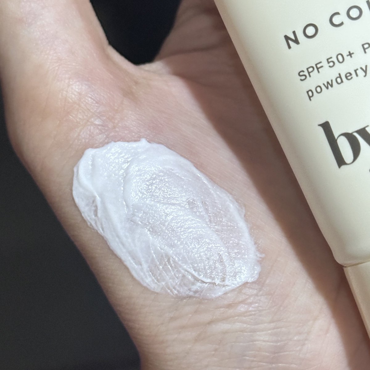 จะอยู่ในบ้าน หรือออกนอกบ้าน กันแดดต้องถึงน๊าา ตัวนี้คือ by365 No Color Powdery UV Cream SPF50+ PA++++ กันแดดเนื้อแป้ง ฟีลใหม่ของกันแดด กันแดดแรง…แต่ฟีลลิ่งเบา คุมมันเหมือนแป้ง แต่ปกป้องผิวขั้นสุด ผิวเนียนบางเบาเหมือนไม่ได้ทา อารมณ์แบบทาแป้งงี้ 

#by365thailand #กันแดดเนื้อแป้ง