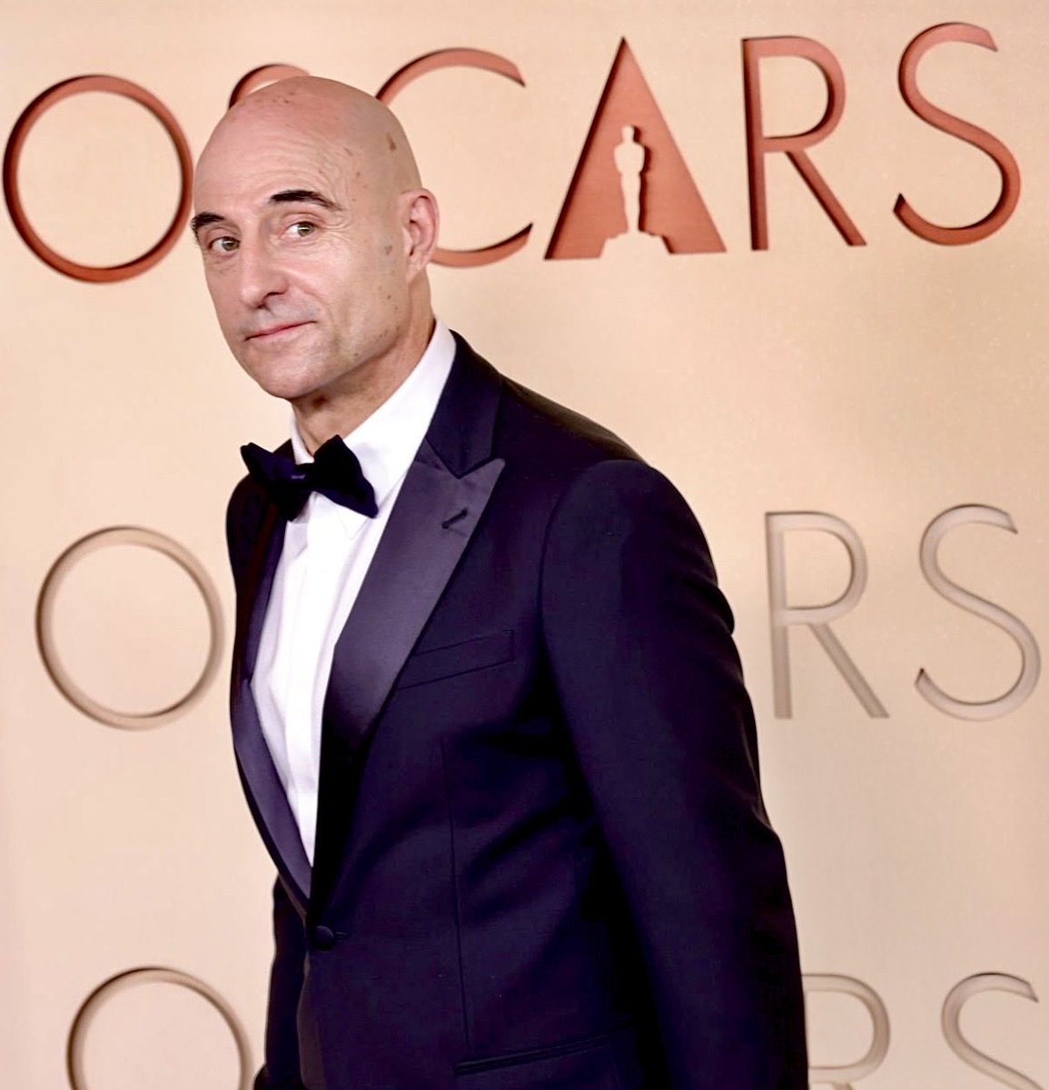 SaddlerFan's tweet image. Look at how adorable he is I'm - 😮‍💨❤️ #MarkStrong