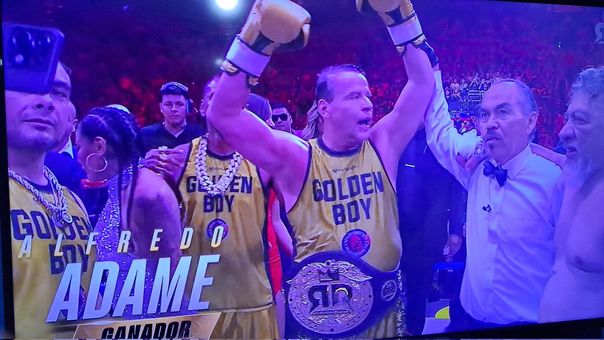 omarcisneroks's tweet photo. Ganó Alfredo Adame 😅 #RingRoyale https://t.co/r8gUD219o7