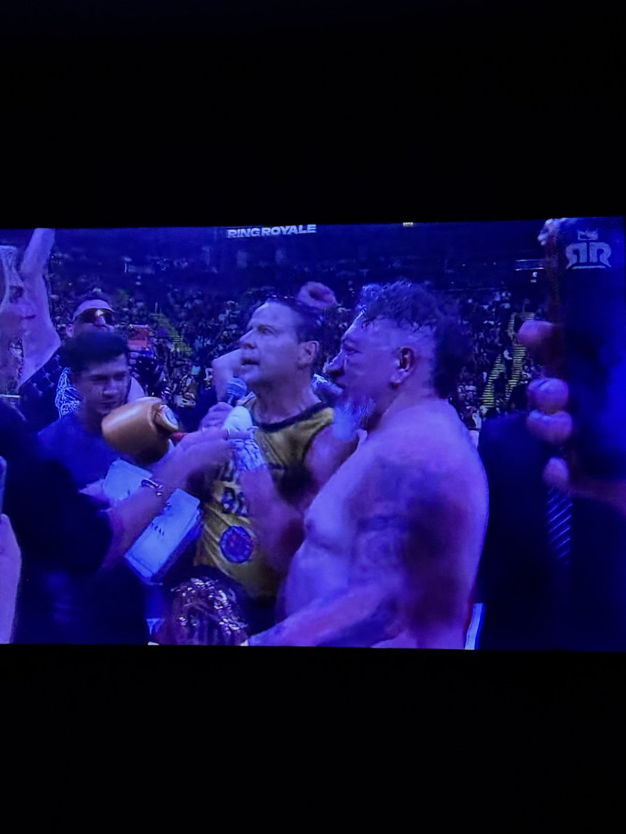 ikbron1994's tweet photo. Le diré a mis hijos que este es el abrazo de acatempan 

 #RingRoyale https://t.co/yQoOffCGJj