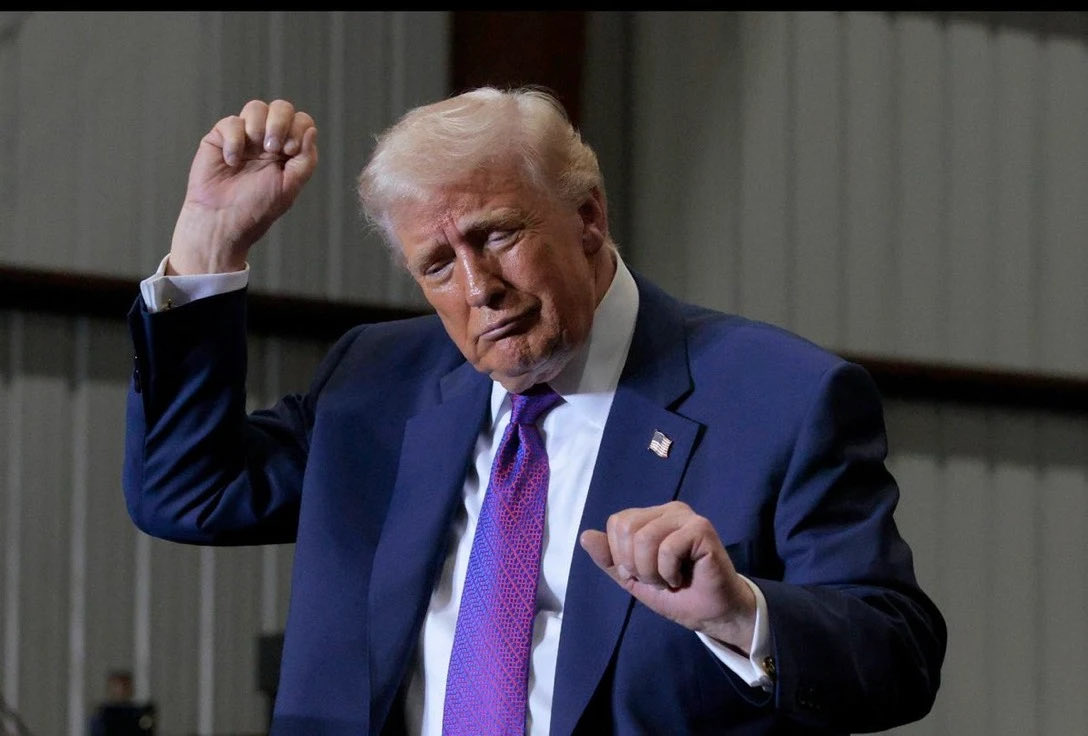 Este PEDÓFILØ dice que le divierte matar gente. A NADIE extraña pues es lo que hacía con los bebés en la isla de Epstein.