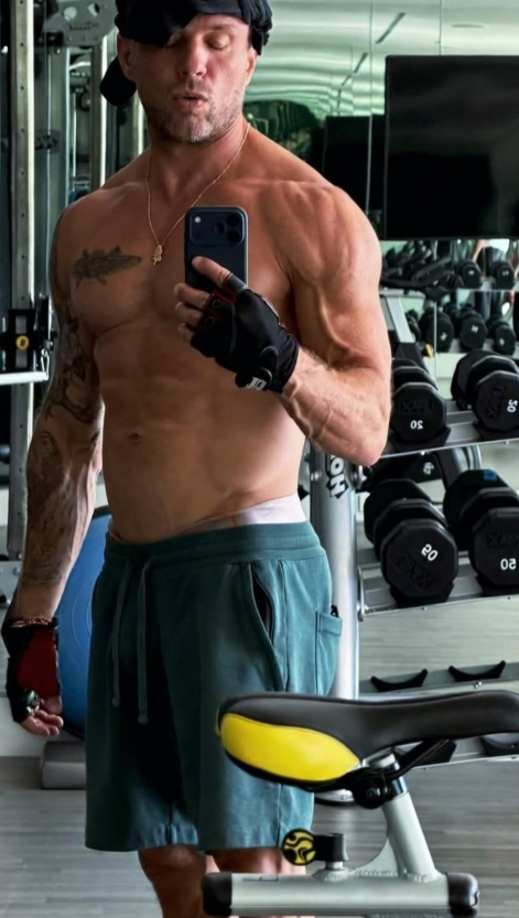 Men_Of_Insta's tweet image. 51 year old Ryan Phillippe
#amazing