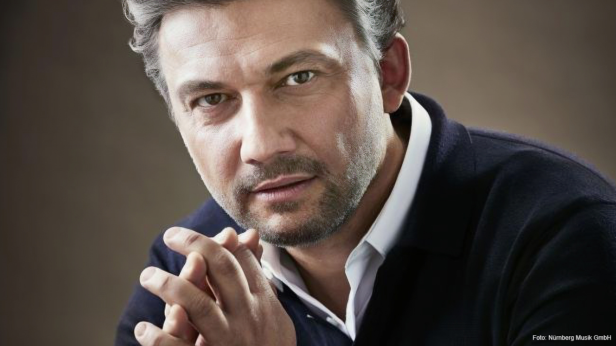 NuernbergKultur's tweet photo. Erlebt Jonas Kaufmann live mit einem Programm voller „magischer Töne“. Berühmte Arien und Operettenmelodien von Goldmark, Lehár und Kálmán – gemeinsam mit der Sopranistin Malin Byström und der Philharmonie Baden-Baden. 🎶 https://t.co/jMcR39oX3z #JonasKaufmann https://t.co/zHwjFM8Agc