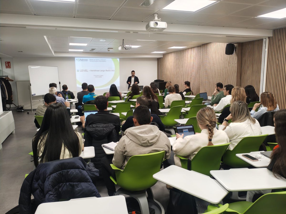 El pasado fin de semana contamos con la presencia en nuestras clases de:

- D. Francisco López, CFO de LEVEL.

- Dña. Elena Baillo, CFO de Iberia Express.

Nuestro agradecimiento por su participación.