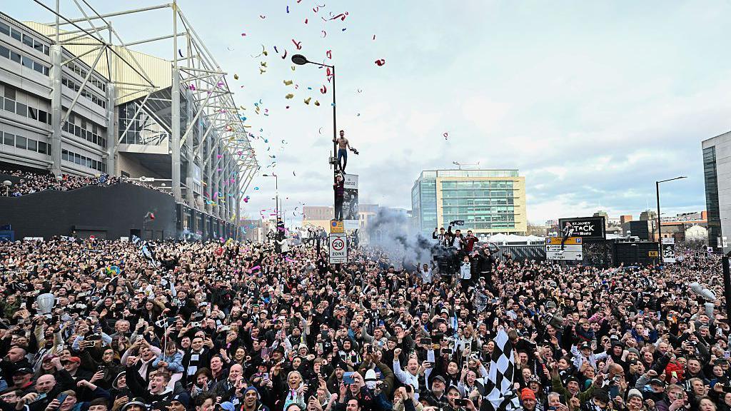 Laura 🤍🖤🤍🖤 tweet media