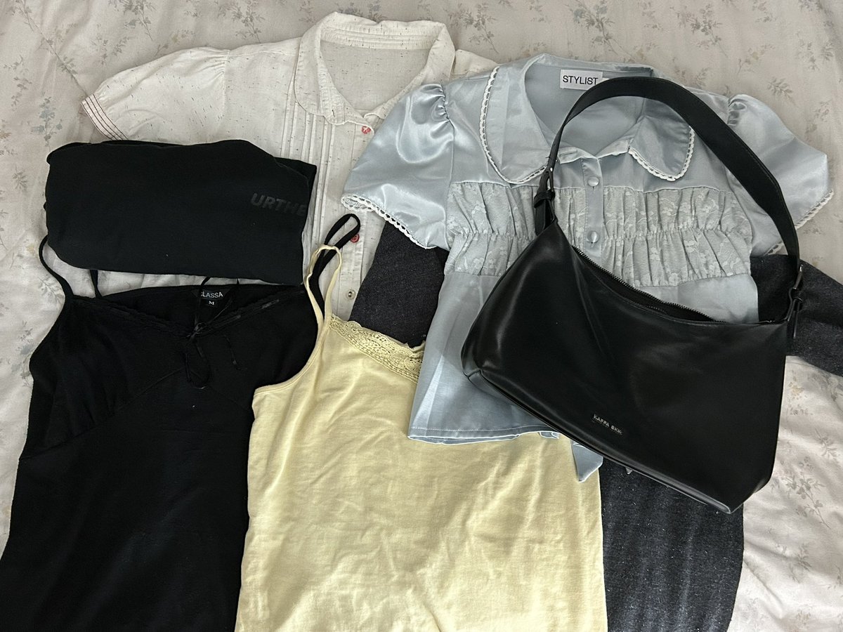 ส่งต่อเสื้อผ้า ☆ . tweet media