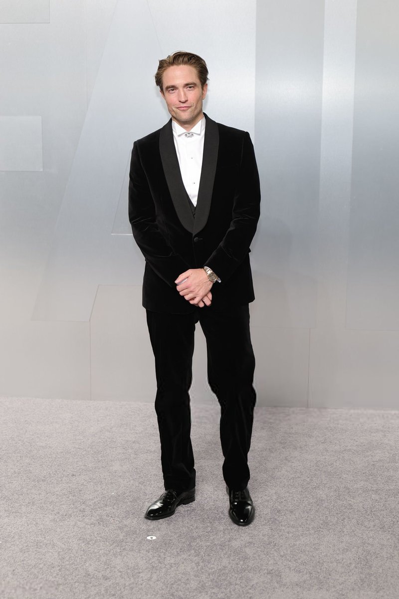 pattinsonphotos's tweet photo. Robert Pattinson attending the 2026 Vanity Fair Oscar Party 🔥 https://t.co/430LdNg64N