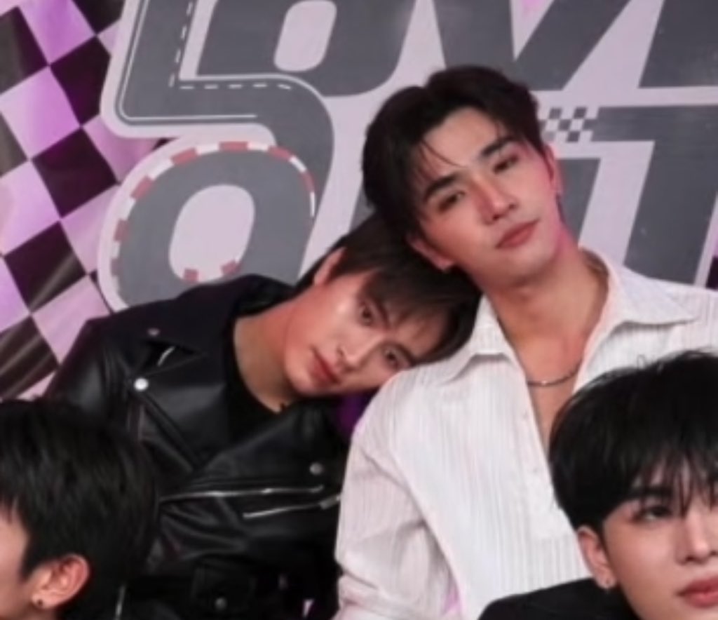 เนี่ยหรอเลขากับประะธานสมาคมเมะ