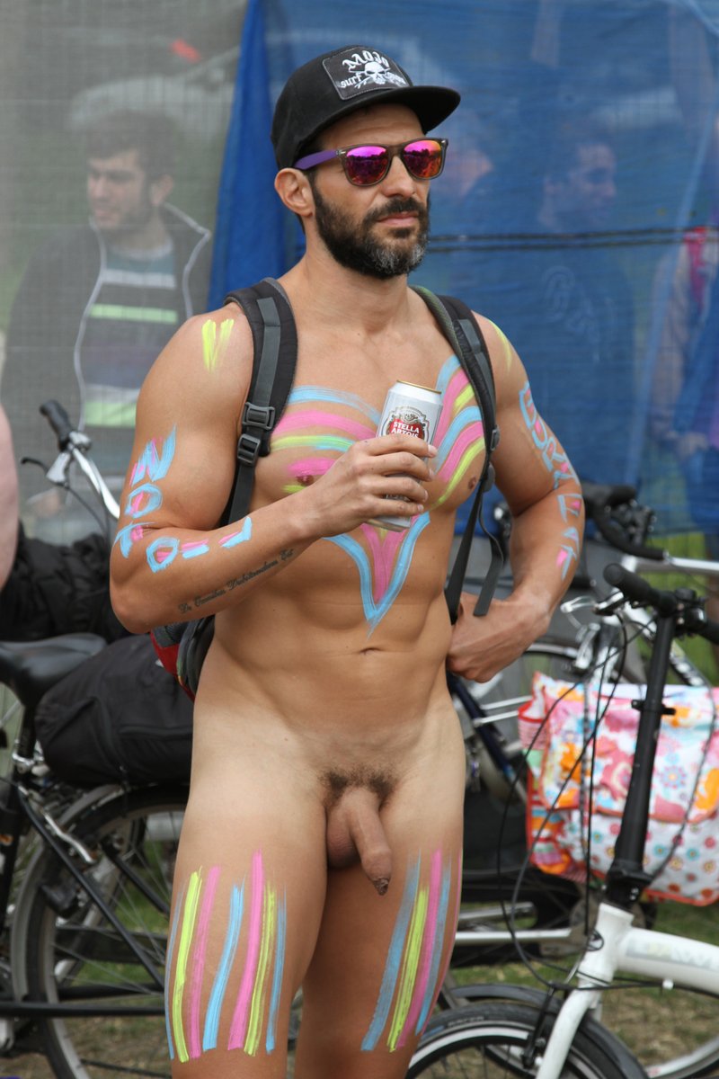 Str8Bromance's tweet photo. Hot lad naked in public! https://t.co/ngB7NIXpj4