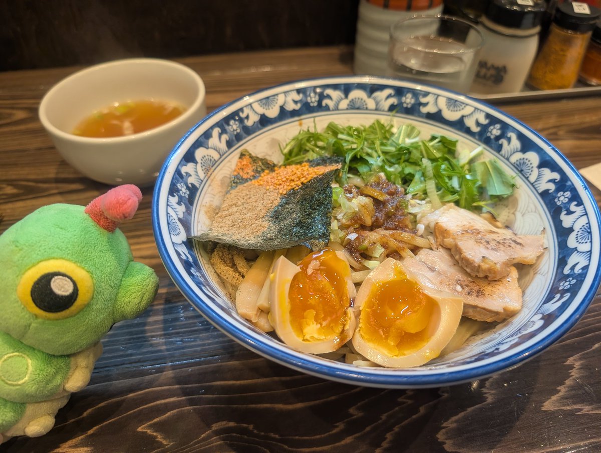 にょきにょきキャタピー tweet media