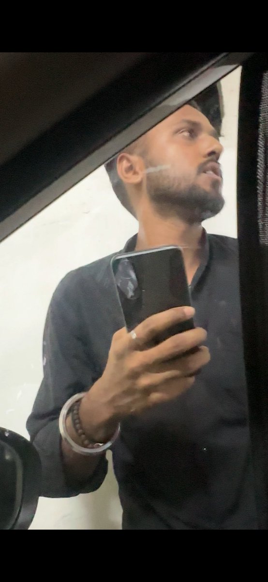 MumbaiSafeAlert's tweet photo. A man claiming to be a security guard at Lakeshore (Viviana Mall, Thane) approached our car in the underground parking with a flash and camera, accusing us of “wrongful sexual activity” and attempting to extort money. We were not doing anything inappropriate and confronted him. https://t.co/8KTtVLFtdK