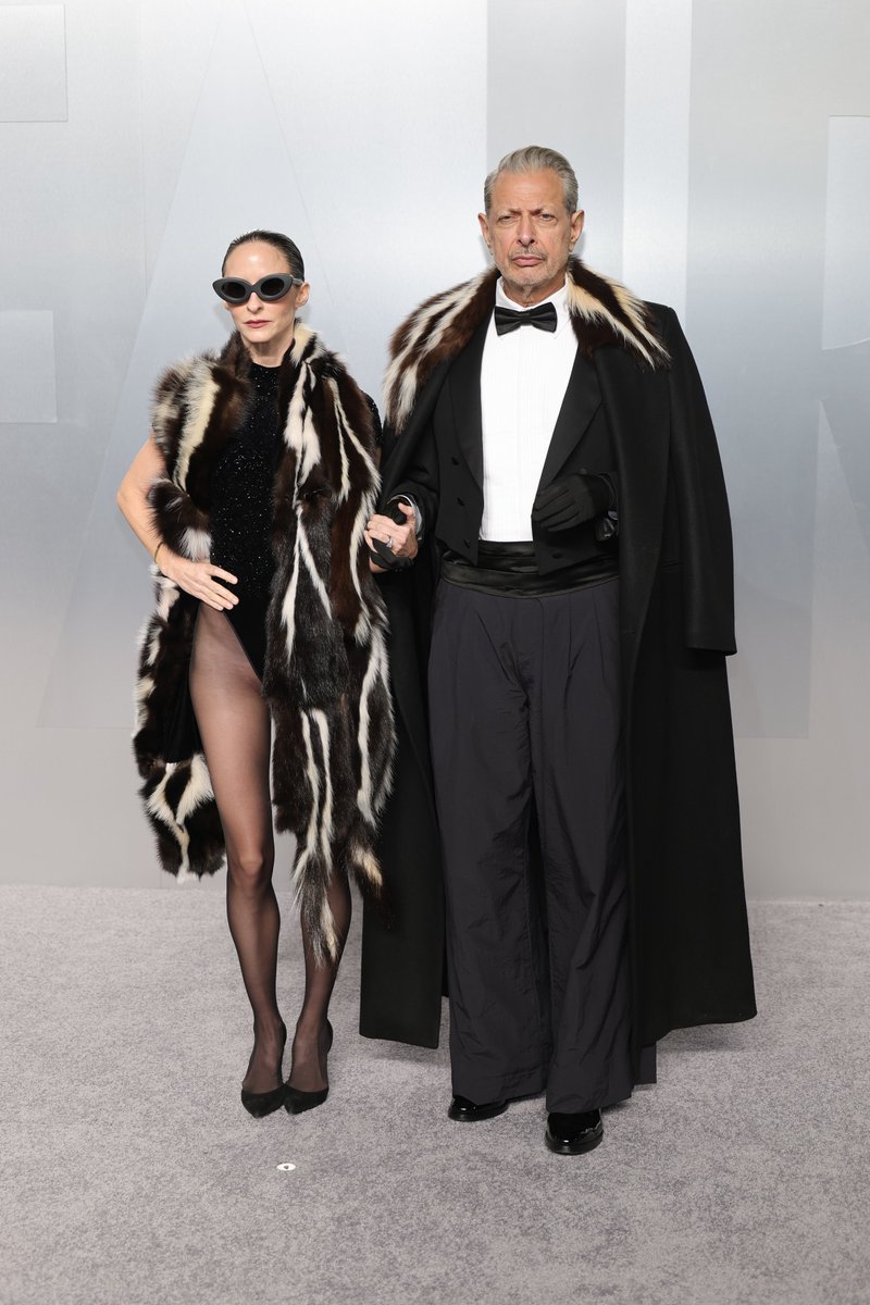 Jeff Goldblum and Emilie Livingston on the carpet at the 2026 Vanity Fair Oscars Party (Photo: Getty)

View full gallery here: deadline.com/gallery/vanity…