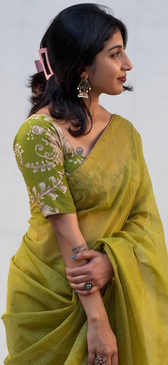 shivani_veriyan's tweet photo. It's Monday morning 🌅 &amp; peak mood for her🥵
Week starts with her ✊🏻💦💦 https://t.co/HDzfu5Jvaz