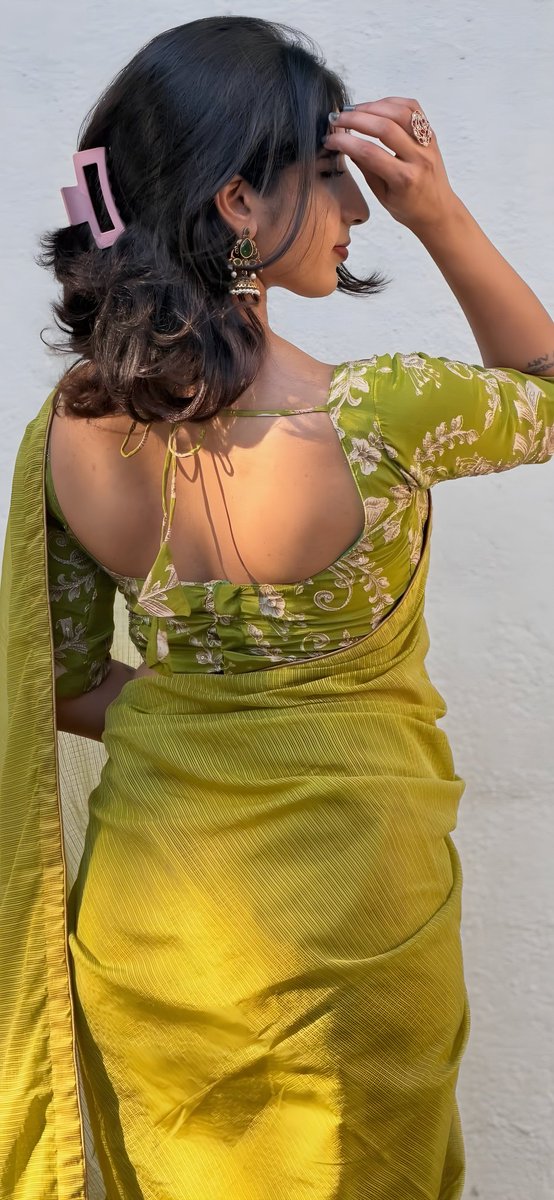 shivani_veriyan's tweet photo. It's Monday morning 🌅 &amp; peak mood for her🥵
Week starts with her ✊🏻💦💦 https://t.co/HDzfu5Jvaz