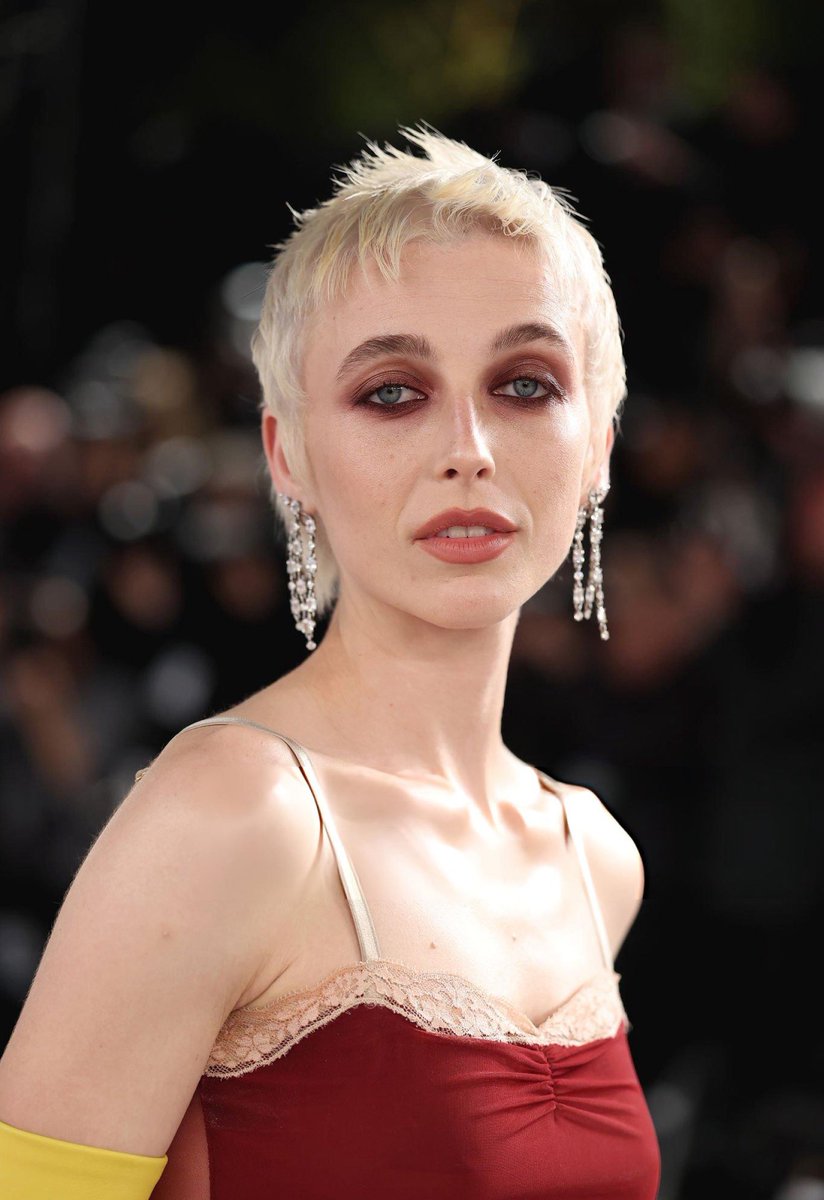 Emma Chamberlain Access tweet media