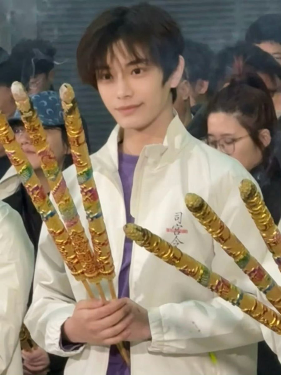 March again — back on set. 🎬

#DingYuXi #RyanDing #丁禹兮 #赵皑 #KickOffCeremony