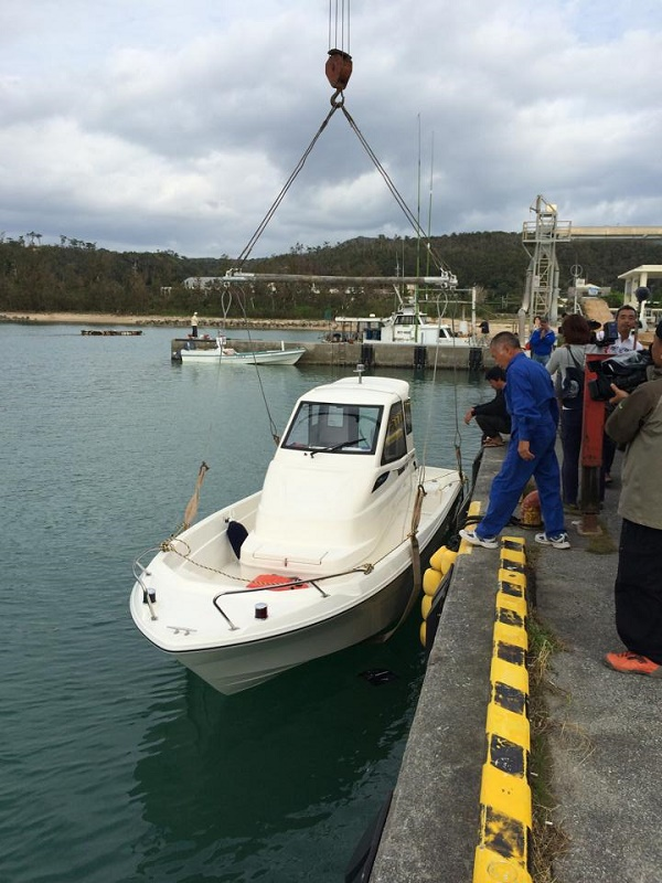 本当に信じられないんですが、彼ら左の小舟に生徒12名、右に9名も乗せてたんだそうです
何が平和だ、何が不屈だクソッタレ。老人たちのごっこ遊びで未来ある高校生2名の命が失われたんだぞ...