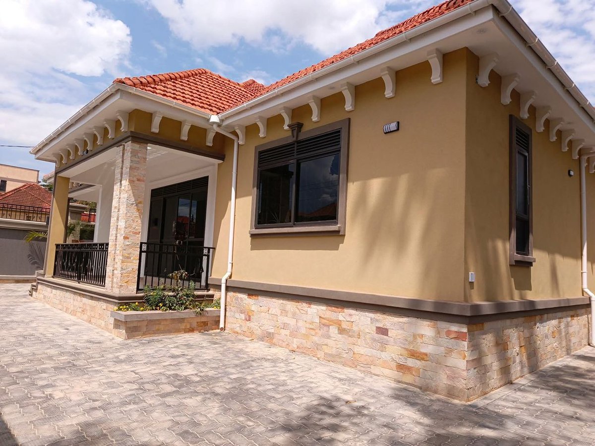 KMT_properties's tweet photo. BRAND NEW HOUSE FOR SALE IN #NAMUGONGO::#4BEDROOMS_3BATHROOMS_2BOYS_QUARTER SEATED ON #13DECIMALS ASKING FOR #470MILLION_UGX SLIGHTLY NEGOTIABLE WITH READY TITLE ON TABLE
+256786396665 https://t.co/mGAq1CQ9hn