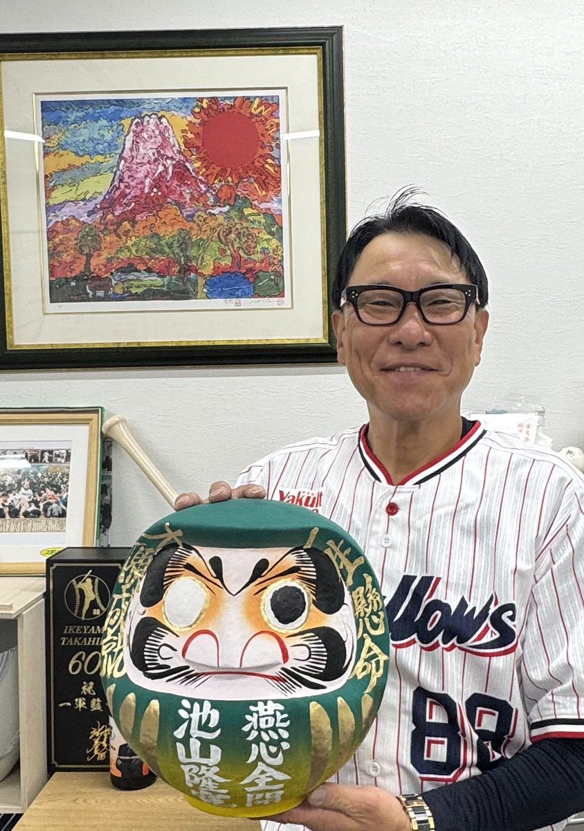 池山監督 #燕心全開 ダルマに目を入れました。 #swallows #池山隆寛