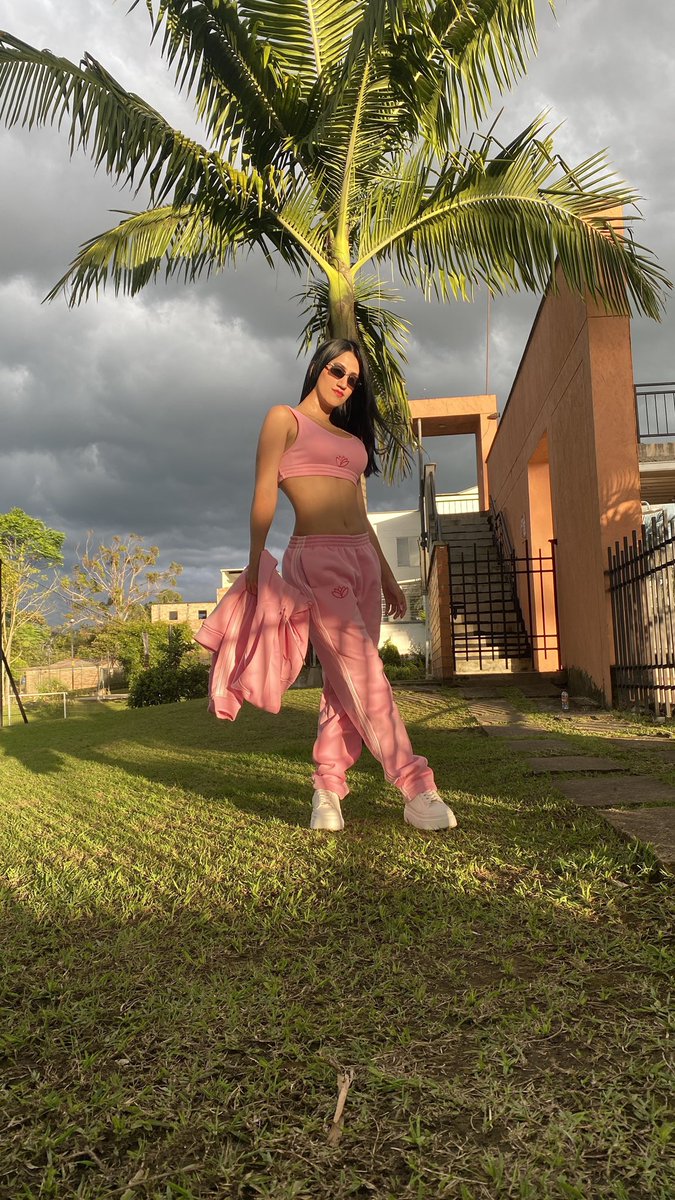 bunnymariah18's tweet photo. Hello 🐰 

#colombia #pink #sweetcandytwt https://t.co/CglxvrdbSn