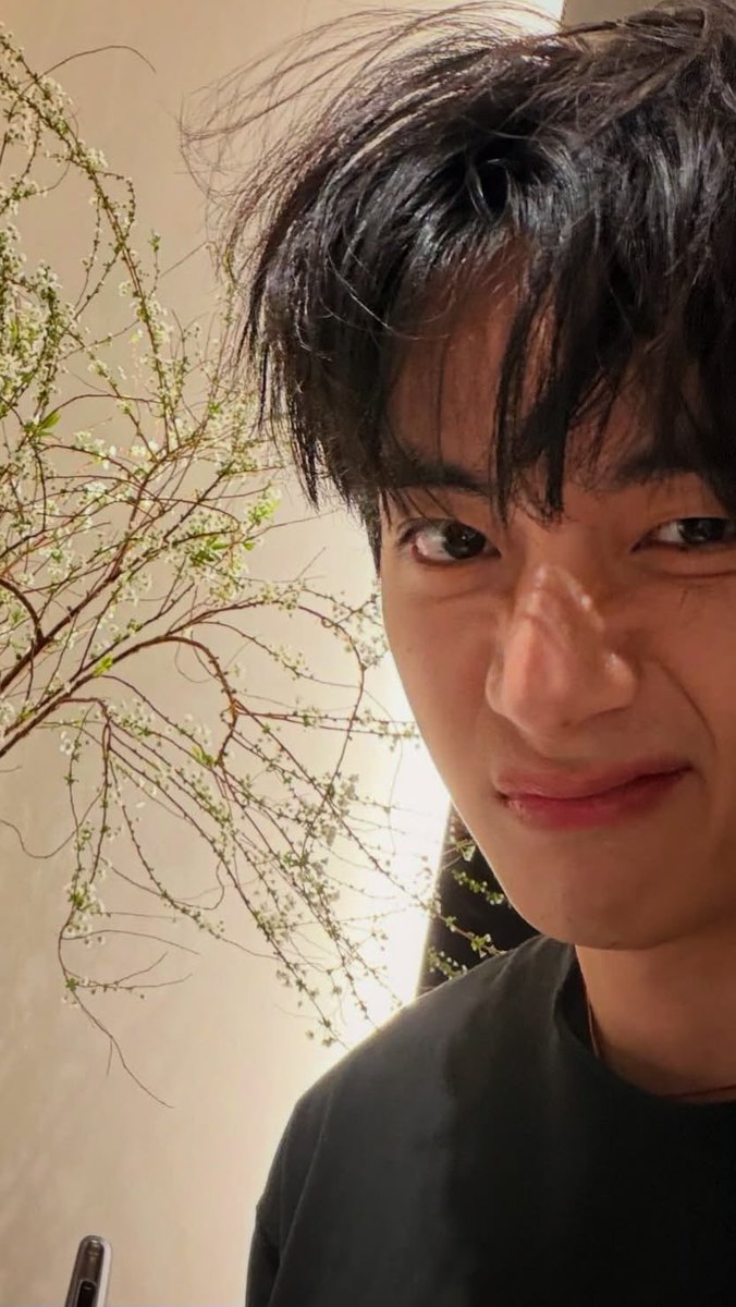 (WhatsApp message to Abuy)

• Sent a photo
• Kasih unjuk Simdud, muka sirik Papoy.