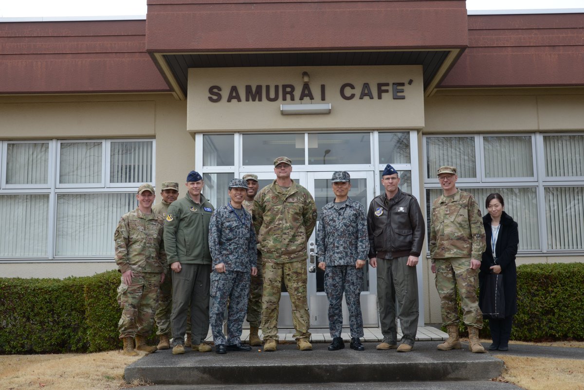 2月26日（木）、航空自衛隊横田基地司令は、米空軍第374空輸航空