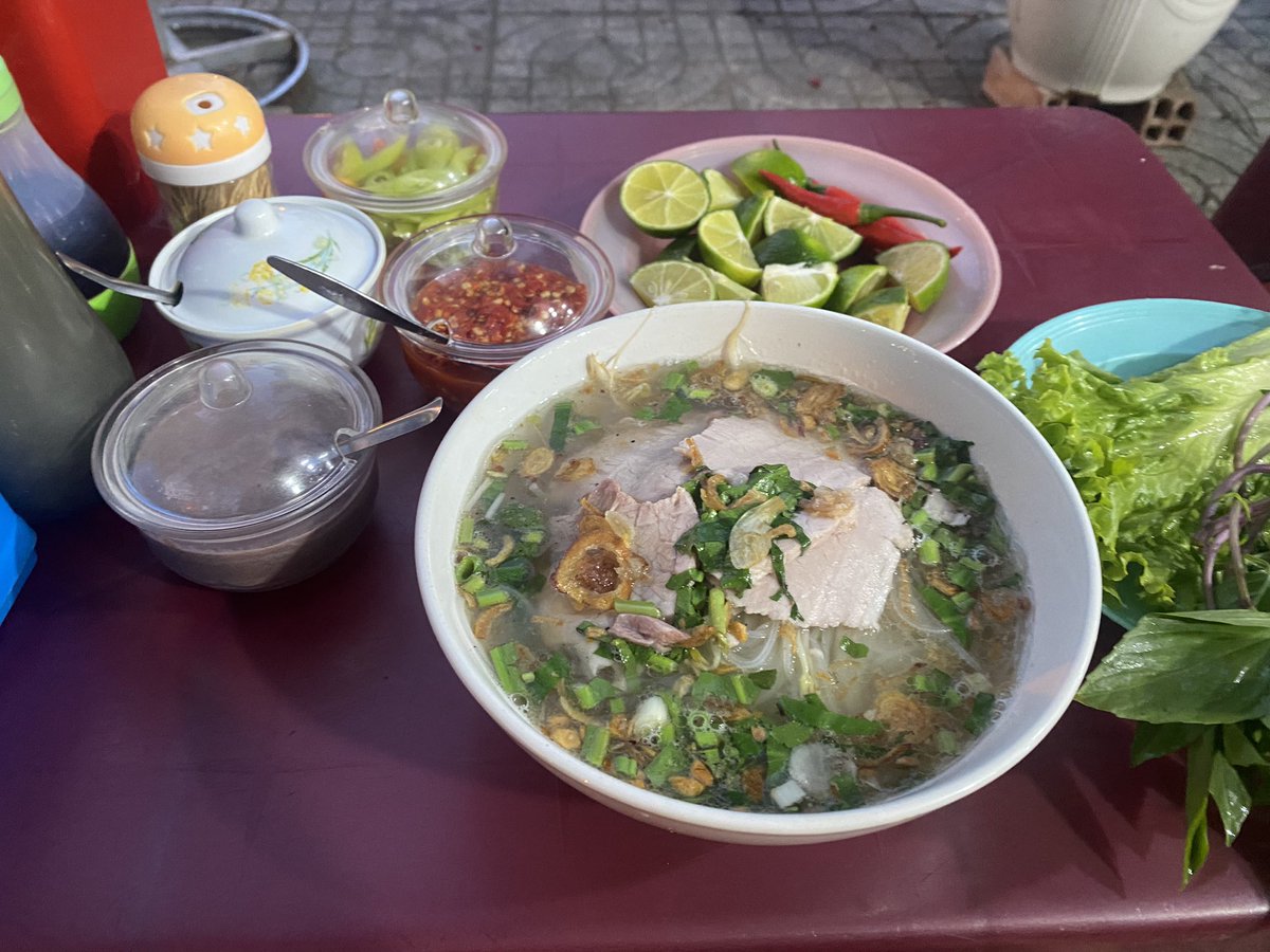 D_H_Giang's tweet image. Why is everyone on my tl suddenly talk about Vietnamese food? Look at my hủ tiếu