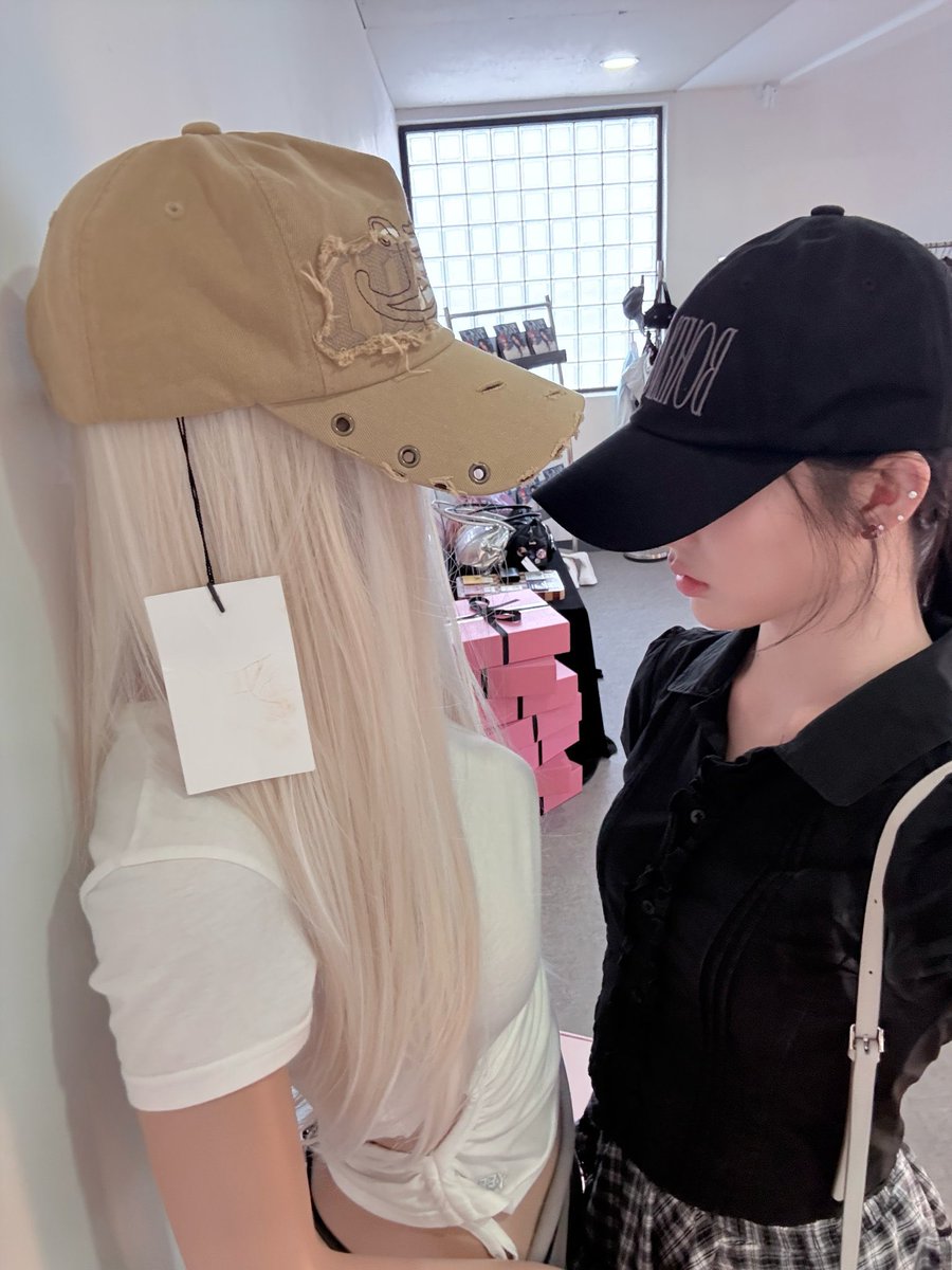 Miss Zhou! tweet media