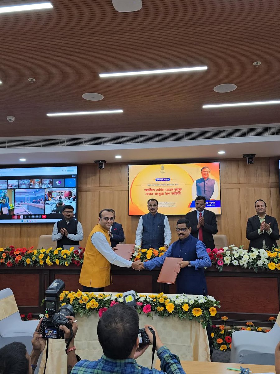 BillMartFinTech's tweet photo. BillMart signs an MoU with the Government of Assam to launch #EmpCash, enabling Earned Wage Access and Salary-Based Loans for government employees.

Grateful to the leadership of Assam:
@himantabiswa 
@cmpatowary 
@RaviKota12 
Jayant Narlikar
Virendra Mittal https://t.co/3vpac3U6cx
