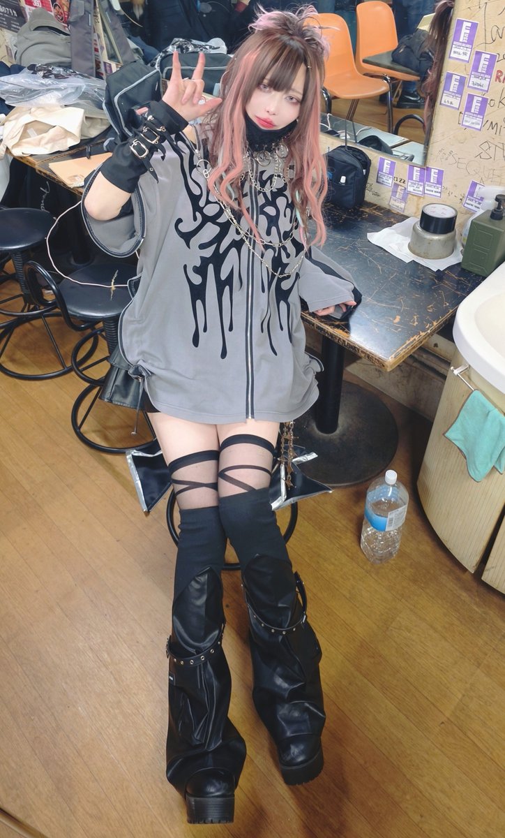 かばれら🍑百様【ｾﾀﾘｱ»Live5/10制服ｺｽ】 tweet media