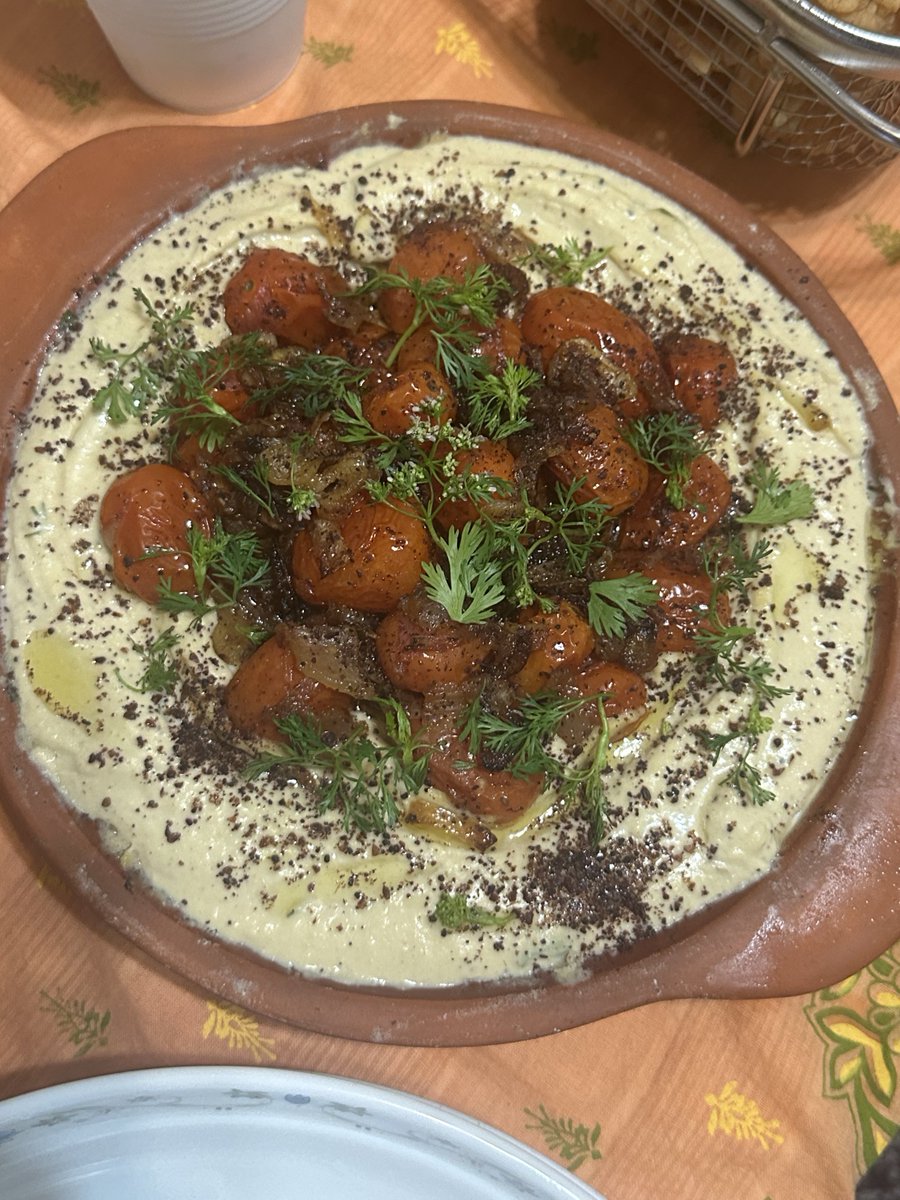 Cook_Enu's tweet photo. Hummus with roasted tomatoes https://t.co/XsRS9YFvK3