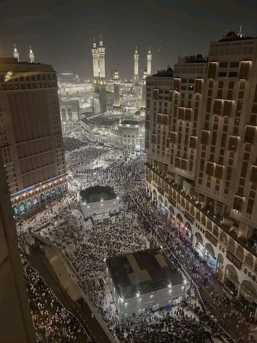 bmjvermerlleey's tweet photo. Historical record in #Night_27 🇸🇦

More than 4 # million witnessed the 27th night of Ramadan 1447 AH in the Holy Mosque. and outside it

The Holy Mosque witnessed last year on the night of 27 Ramadan 1446 AH, record numbers exceeded 3.4 # million worshippers and worshippers https://t.co/Rz28NDSjUn
