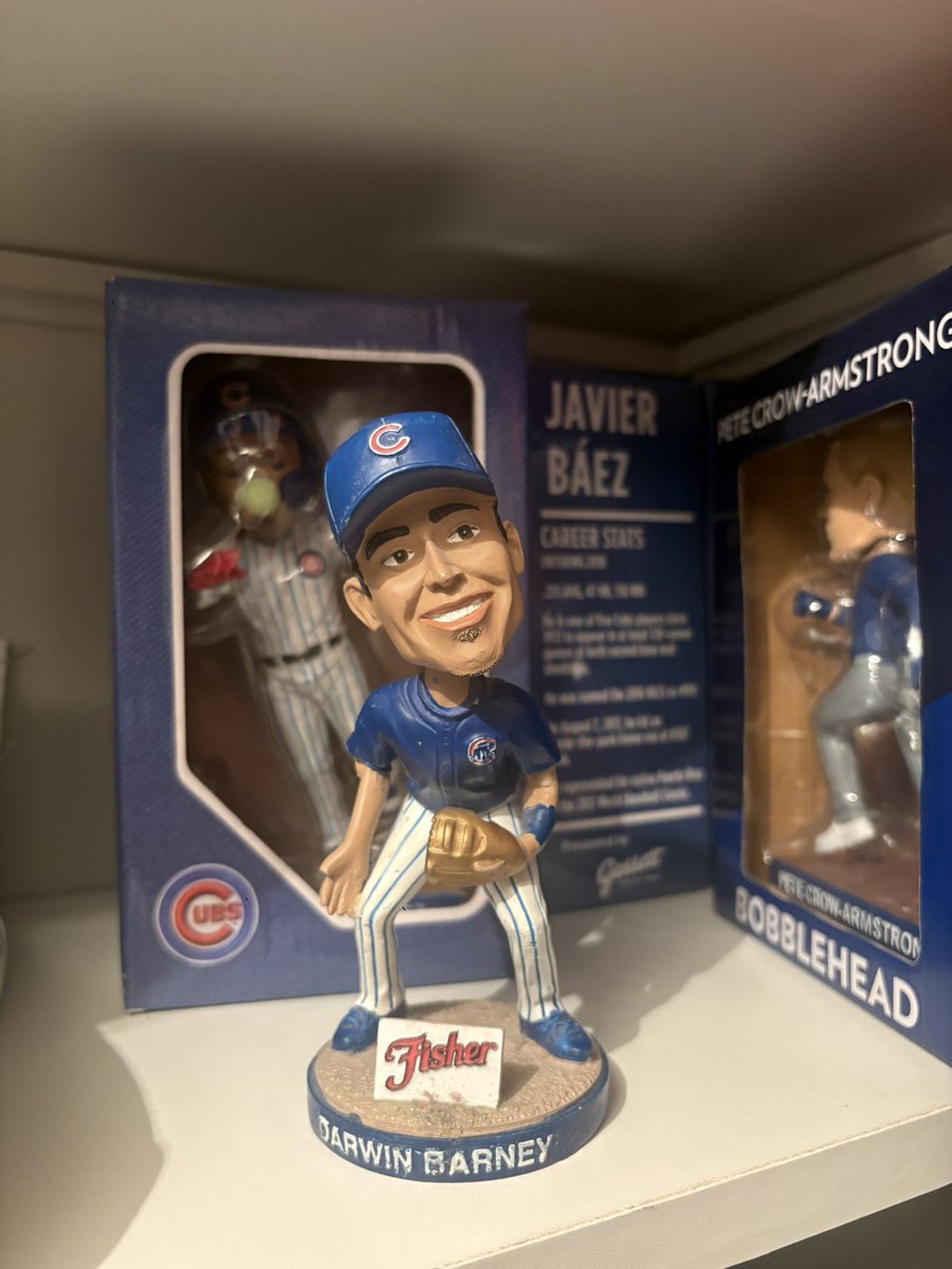 1:15 in the morning thinking about how I happen to own a Darwin Barney Bobblehead. Little niche knowledge for your feed #cubs #Darwin