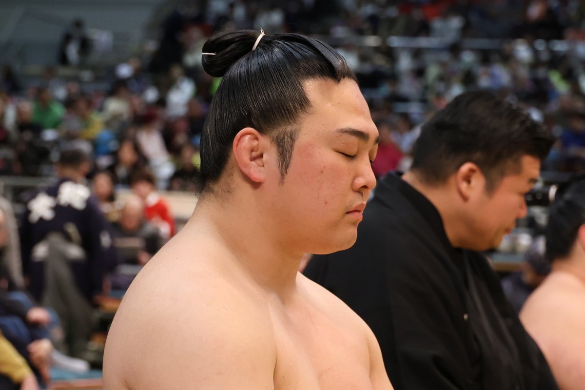 sumokyokai's tweet photo. ＜九日目の様子＞
幕下取組
炎鵬（4勝1敗）下手投げ 延原（3勝2敗）

#sumo #相撲 #三月場所 https://t.co/TiKRUjCsuV