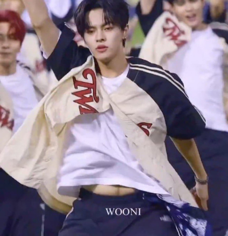 IZZY | JANG YONGHOON MANAGER tweet media