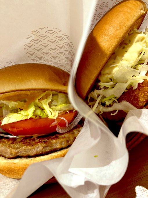 モスサーモンバーガーとかねえかな、などと言いつつ

うちのフォロワーもそろそろ見ただけで何バーガーか分かるんじゃないの? 