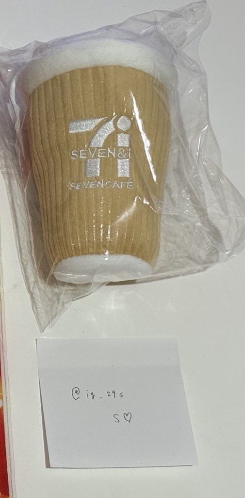 ig_29s's tweet photo. セブンイレブン Happyくじ 交換

【 譲 】
B賞 セブンカフェぬいぐるみチャーム
（茶色 / カフェラテ）

【 求 】
C賞 パンポーチ
（なんでも）

郵送 or Yフリグッズ交換 or 大阪市内手渡し
お取引下さる方、検索からでもお気軽にご連絡下さい🙇🏻‍♀️

#Happyくじ #セブイレ #交換 #譲渡 https://t.co/rEeavzNEzT