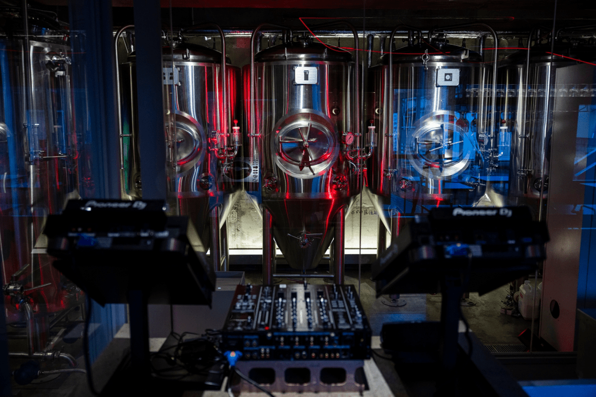 DO SHOCK BOOZE tweet media